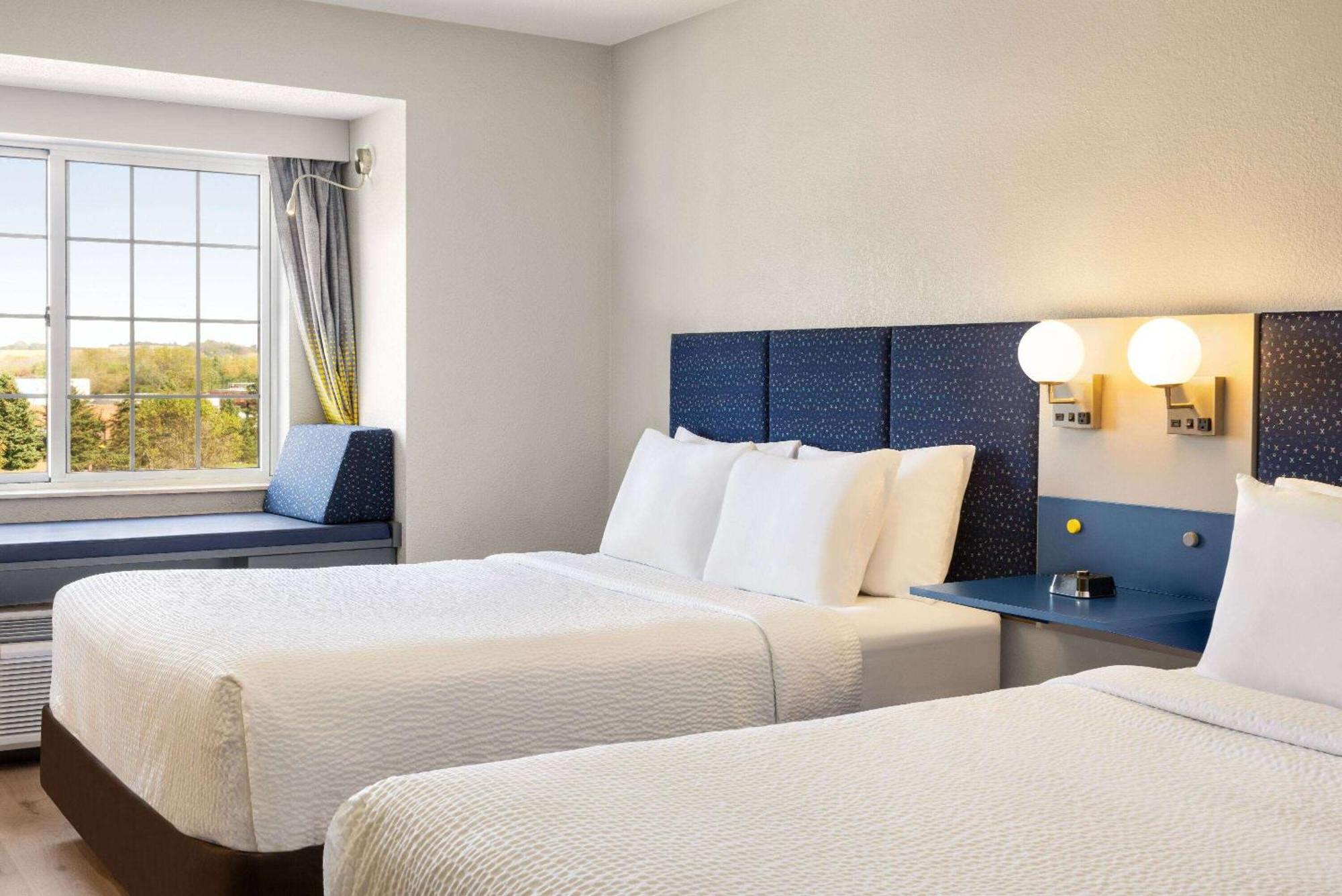 Microtel Inn & Suites By Wyndham New Ulm Exterior photo
