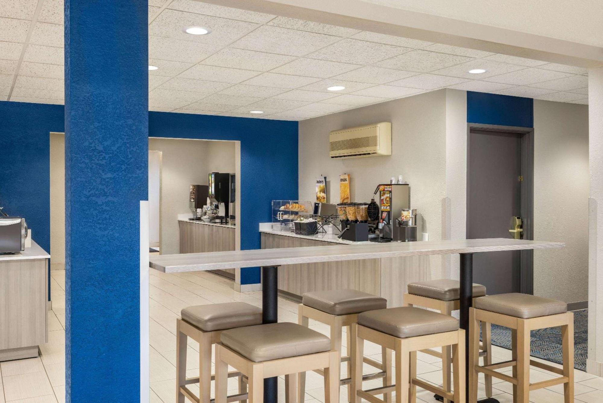 Microtel Inn & Suites By Wyndham New Ulm Exterior photo