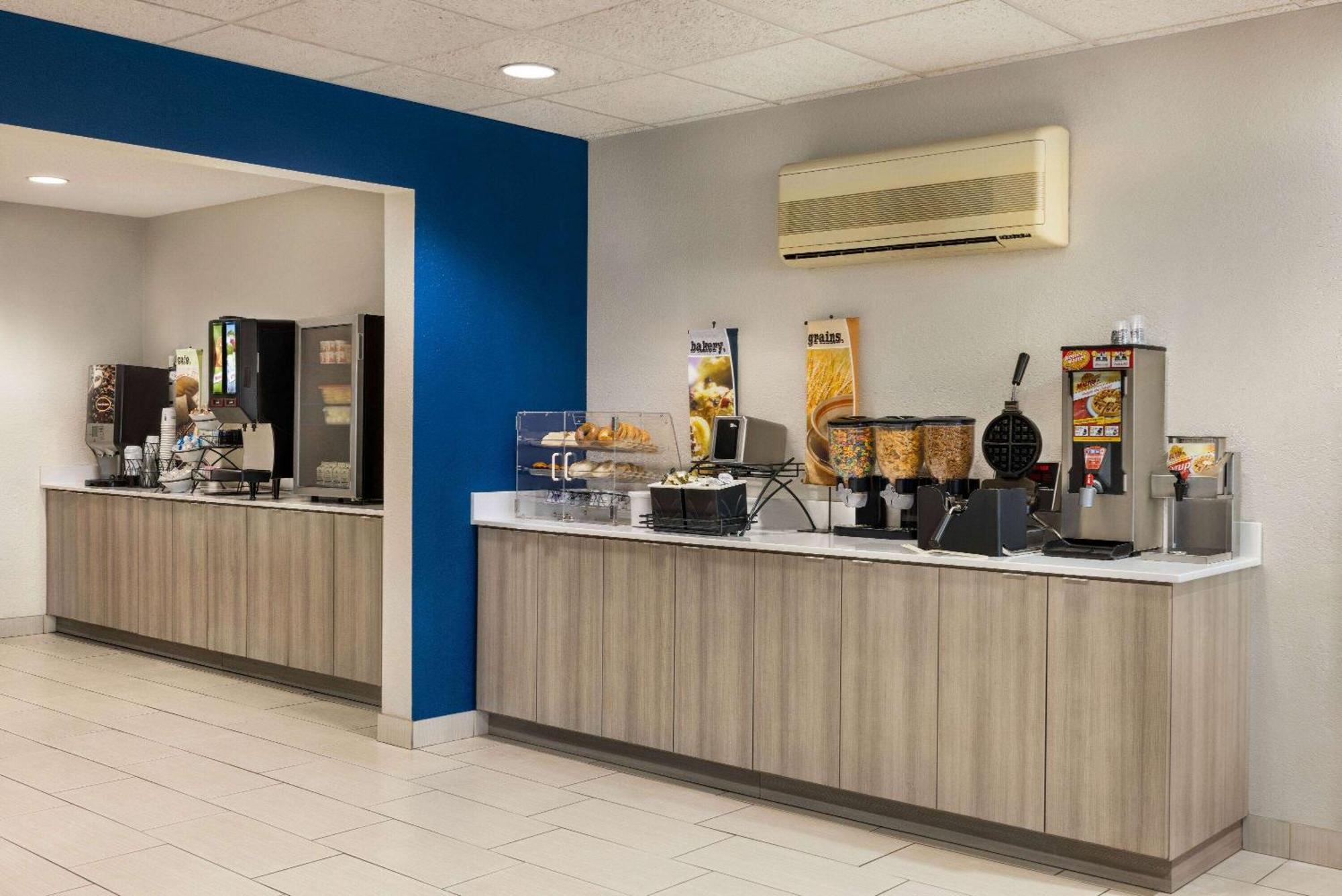 Microtel Inn & Suites By Wyndham New Ulm Exterior photo