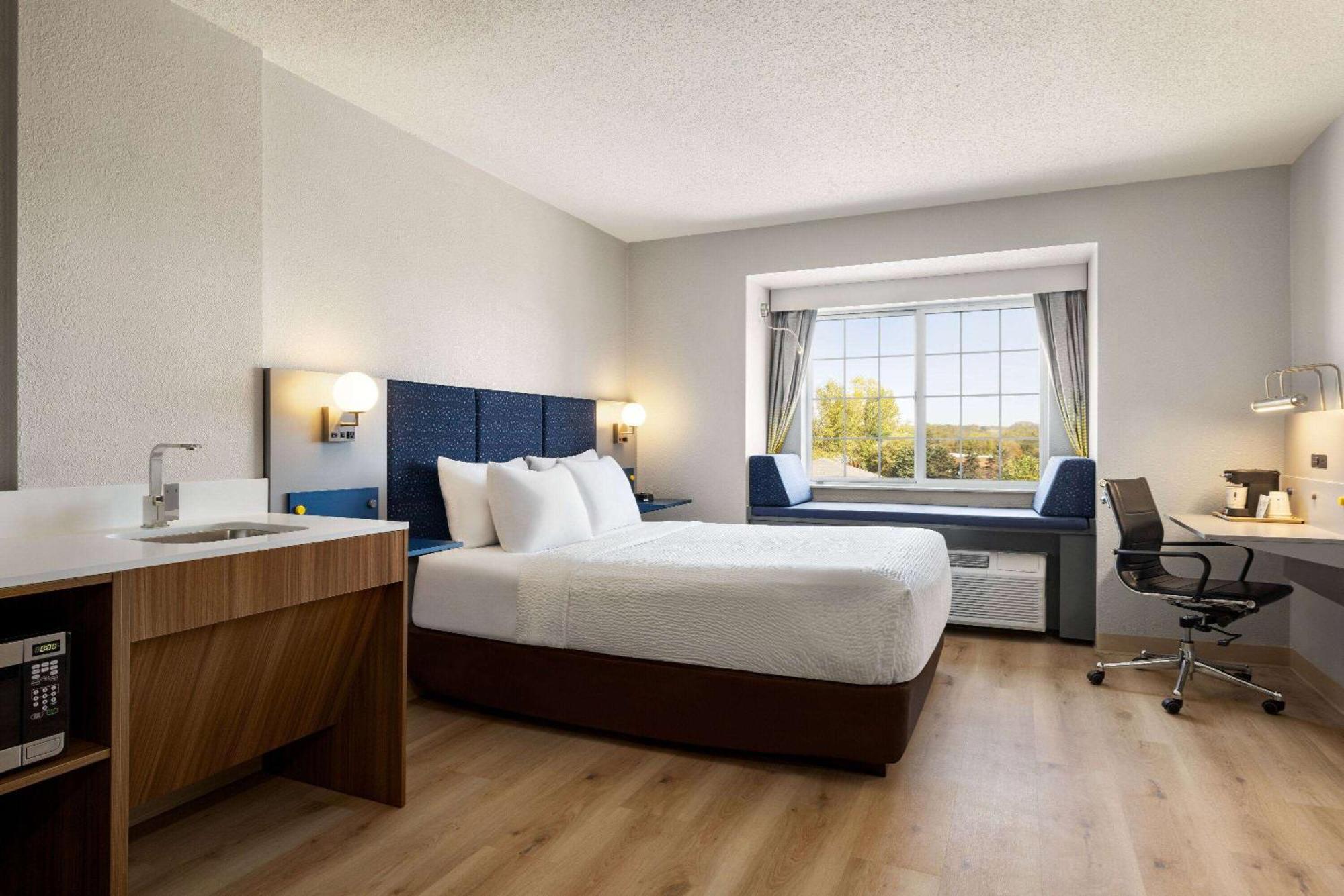 Microtel Inn & Suites By Wyndham New Ulm Exterior photo
