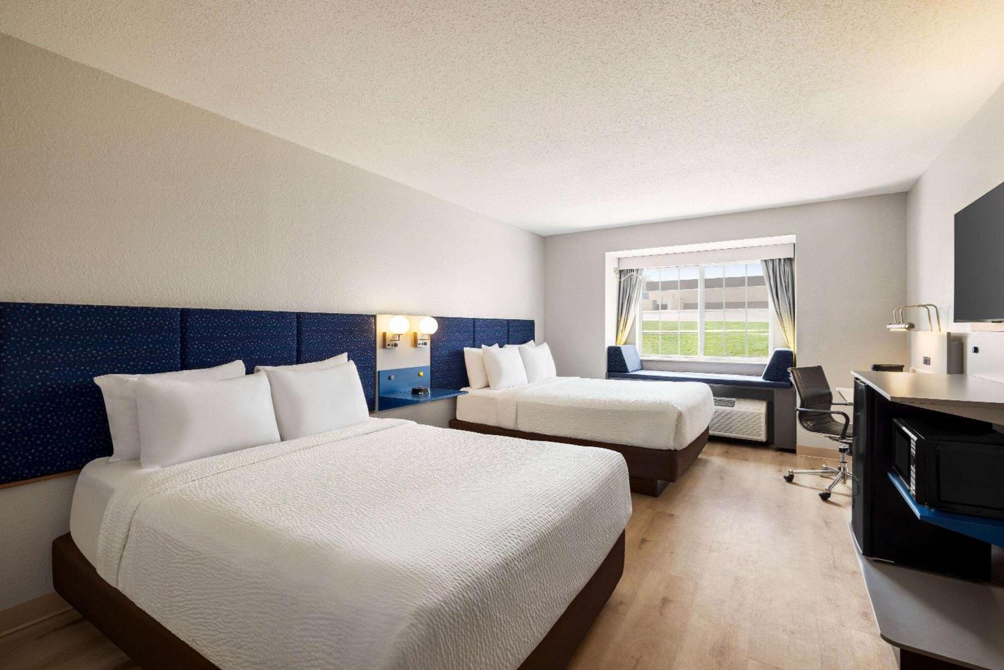 Microtel Inn & Suites By Wyndham New Ulm Exterior photo