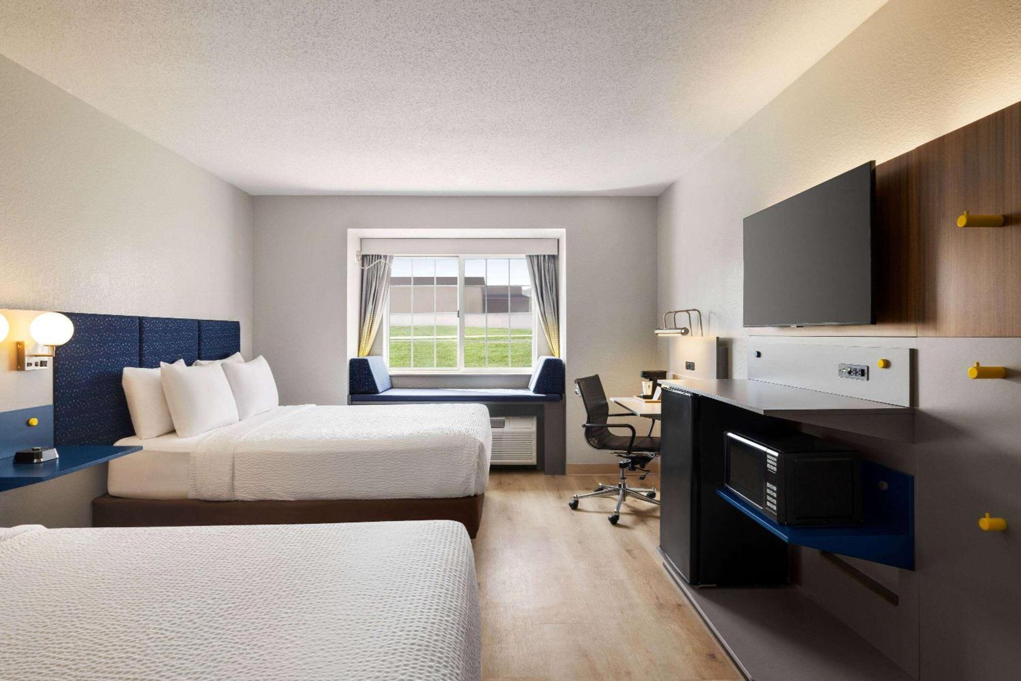 Microtel Inn & Suites By Wyndham New Ulm Exterior photo