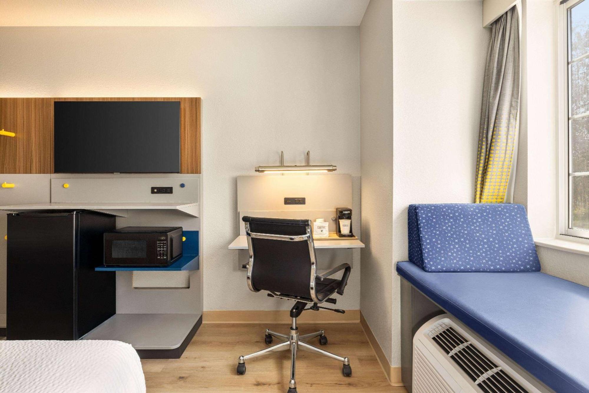 Microtel Inn & Suites By Wyndham New Ulm Exterior photo