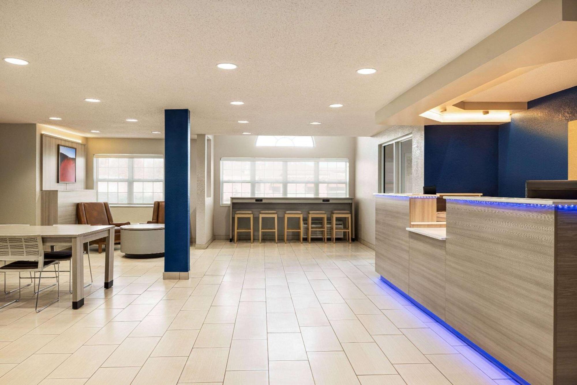 Microtel Inn & Suites By Wyndham New Ulm Exterior photo